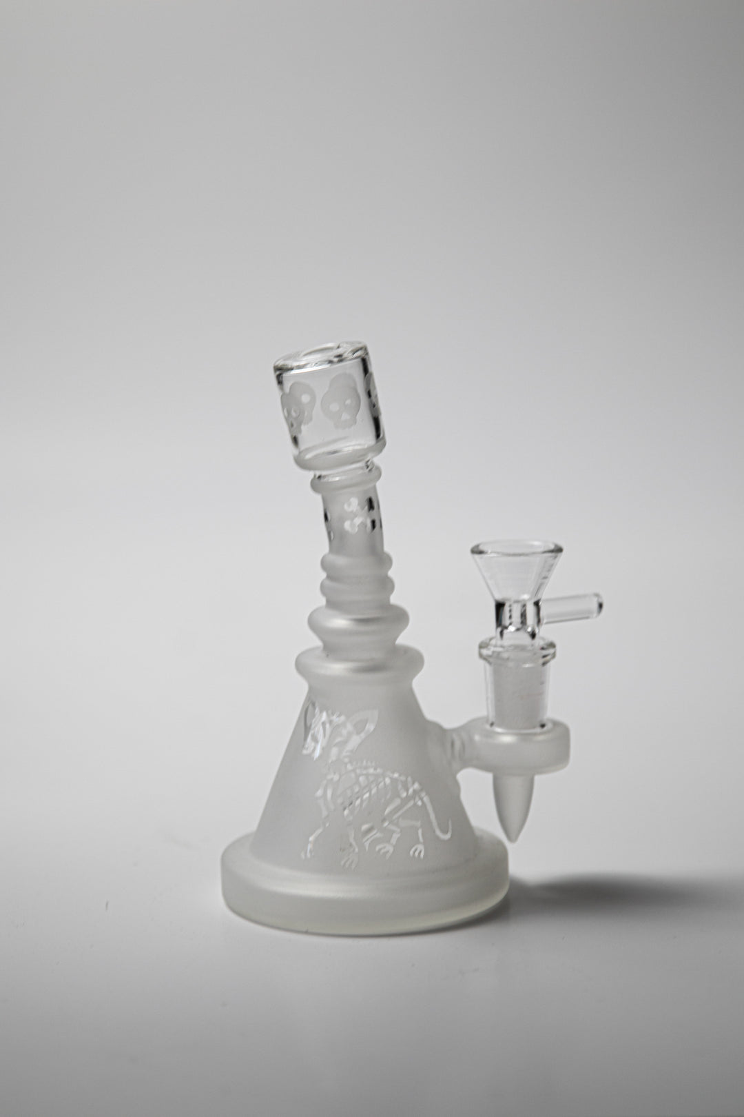 6-inch Sand Blasted skull/cat Etched water pipe shower head perc . It comes all clear with a 14 mm male dry herb bowl