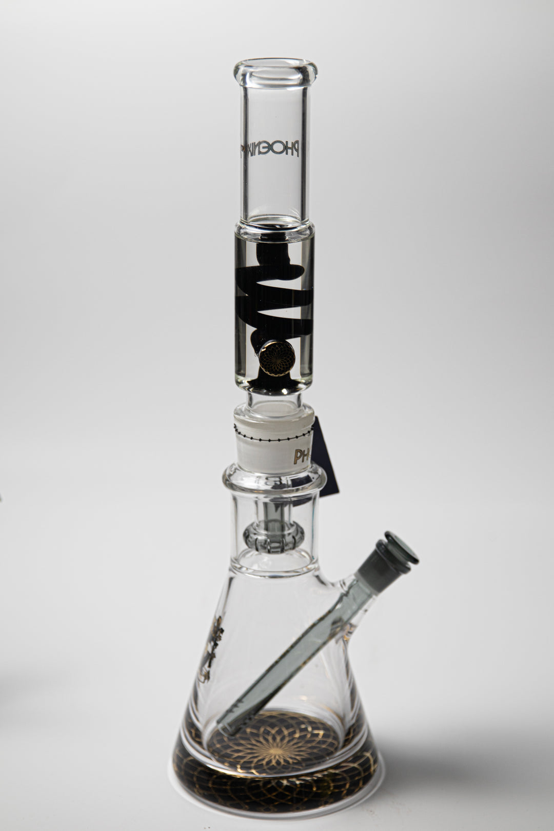16.5inch -Freezable Beaker Bong Phoenix – a unique weed and dab companion from the renowned Phoenix brand. Crafted in bong style glass, this freezable glass for cold fresh hits .is now for sale and includes a 14 mm bowl. The percolator ensures a smooth smoking experience, preventing water splashback and providing extra filtration for cool and refreshing hits . Color clear an black 