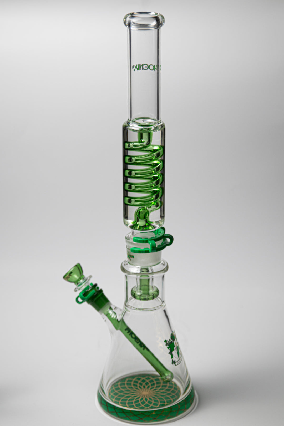 19.5-inch Freezable Beaker Bong Phoenix – a unique weed and dab companion in water bong style glass from the Phoenix brand. For sale now, this 19.5-inch beauty includes a 14MM male bowl, a straight﻿ down stem, and a top part that can be frozen for extra cool hits. The integrated percolator ensures a smooth smoking experience, preventing water splashback, cooling the smoke down, and providing extra filtration . Color green 