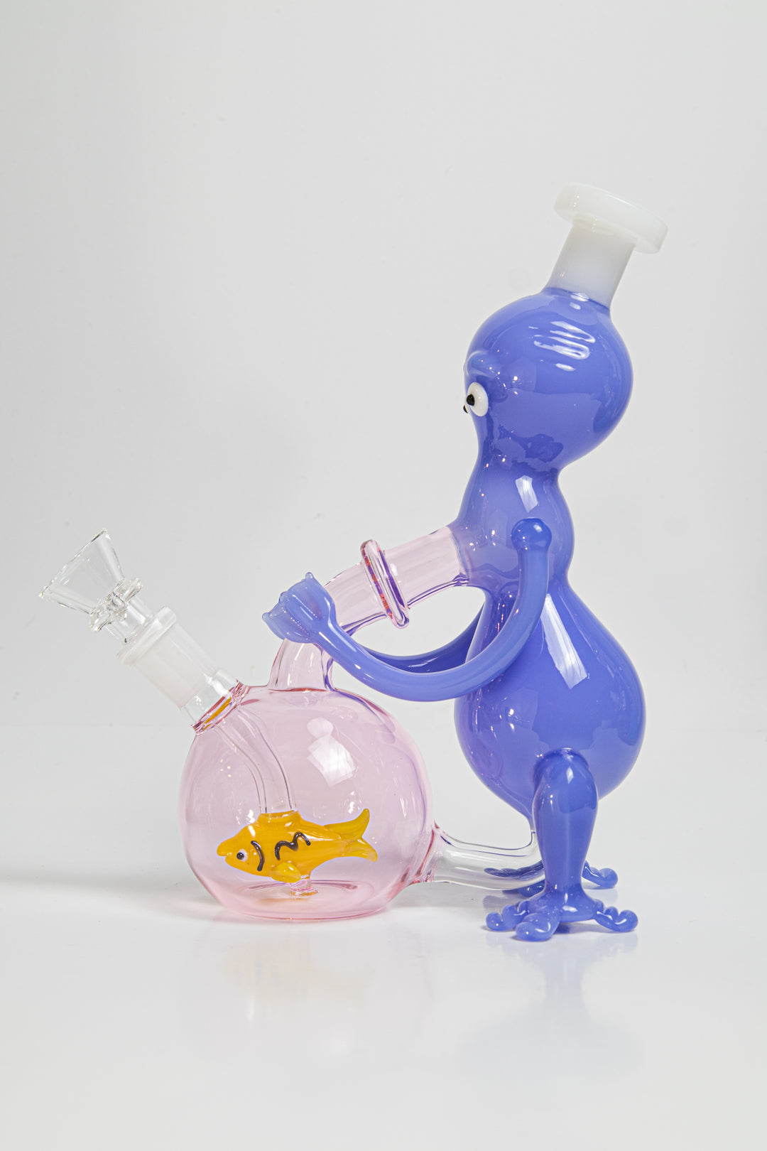 8-inch Roger Alien Water Pipe – a unique choice for weed and dabs in water bong style glass. Now available for sale, this extraterrestrial piece features a Roger Alien design shape, a 14MM male bowl piece for weed, and a bent down stem.
