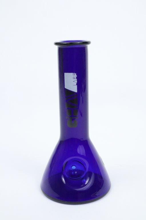 Blue 5-inch GRAV Steamer Hand Pipe – a compact powerhouse for big clouds. Designed in a bong shape for ultimate convenience, this affordable piece is for sale and comes complete with a built-in dry herb bowl piece.Can be use for dabs/dry herb , Quality glass