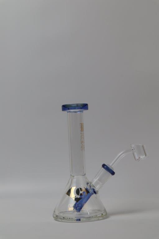 Diamond brand 6 -inch Beaker Rig – a luxurious choice for weed and dabs in water bong style glass. For sale now, this unique piece features a 14MM male banger/nail and a straight down stem, showcasing a classic beaker shape look 