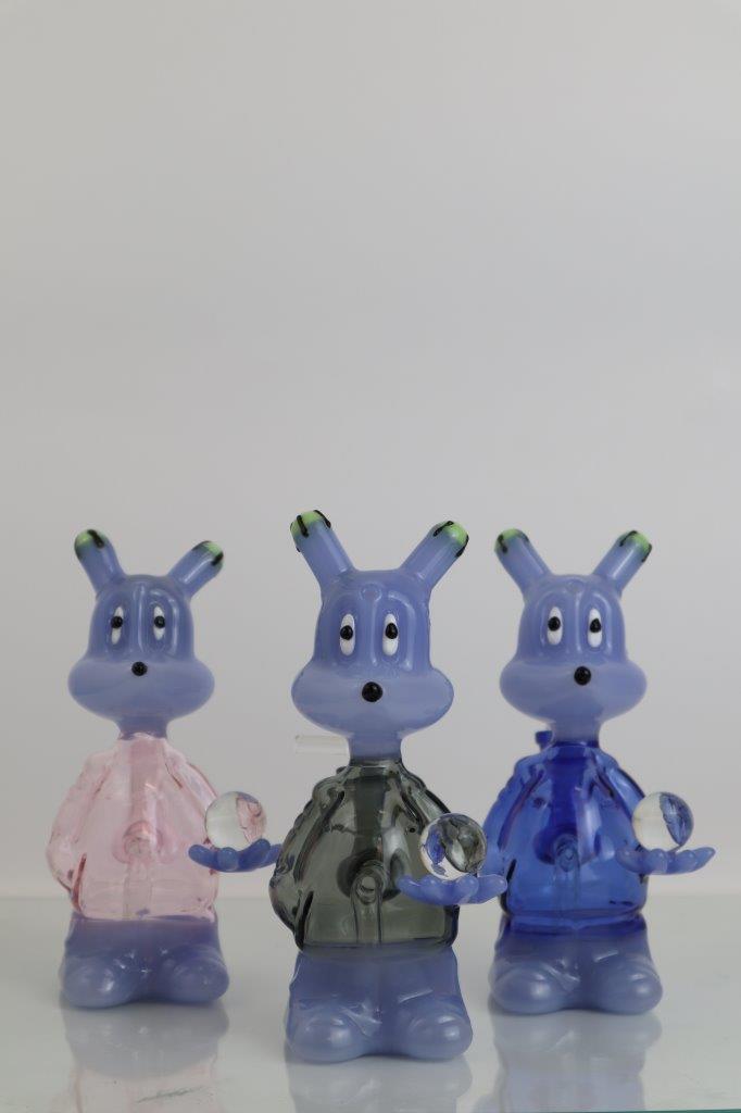 6.25-inch Kangaroo Water Pipe – a weed gem crafted in the shape of a kangaroo. Now available for sale, this unique piece in bong style glass is your ticket to a smoking experience with a dash of Aussie flair they come in pink / blue / green 