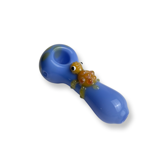 They come in green/white/blue/4 Inches Reptile and Amphibians Designed Hand Pipe . This classic spoon-shaped, hand-held pipe, perfect for dry herb/marijuana, is calling out to the wild in our exclusive sale!